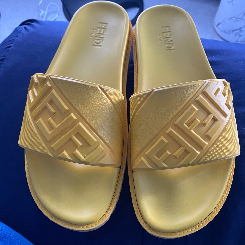 FENDI SLIDES - Picture 3 of 5